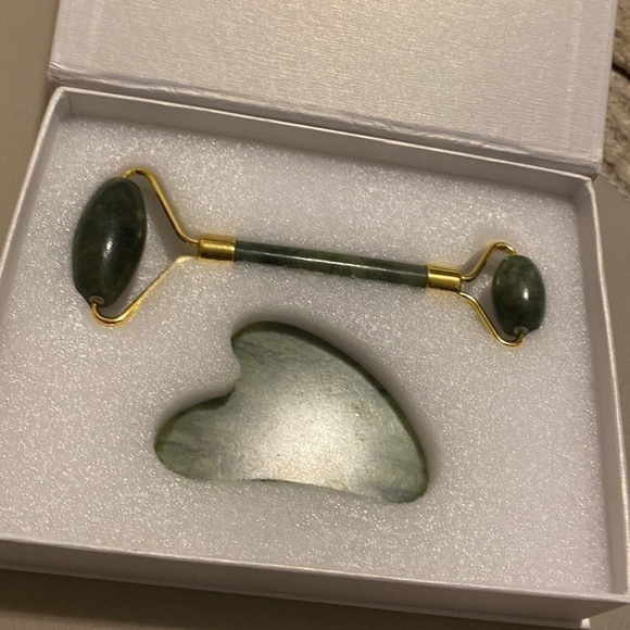 Baimei Jade Roller . - Picture 1 of 3